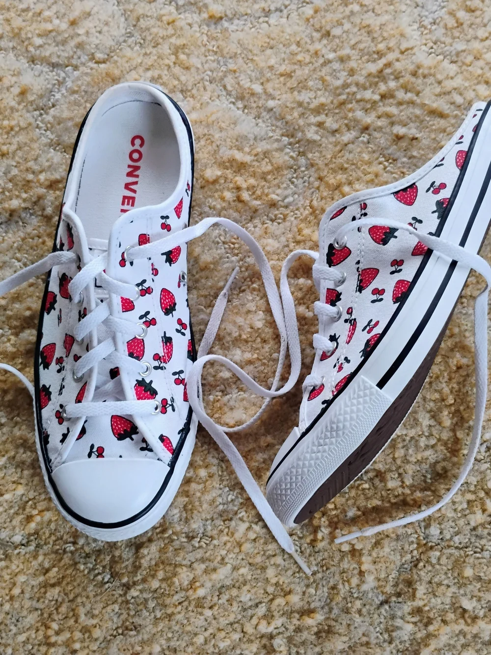 *EUC* CONVERSE STRAWBERRY CHERRY SLIP-ON SNEAKERS women's size 6.5